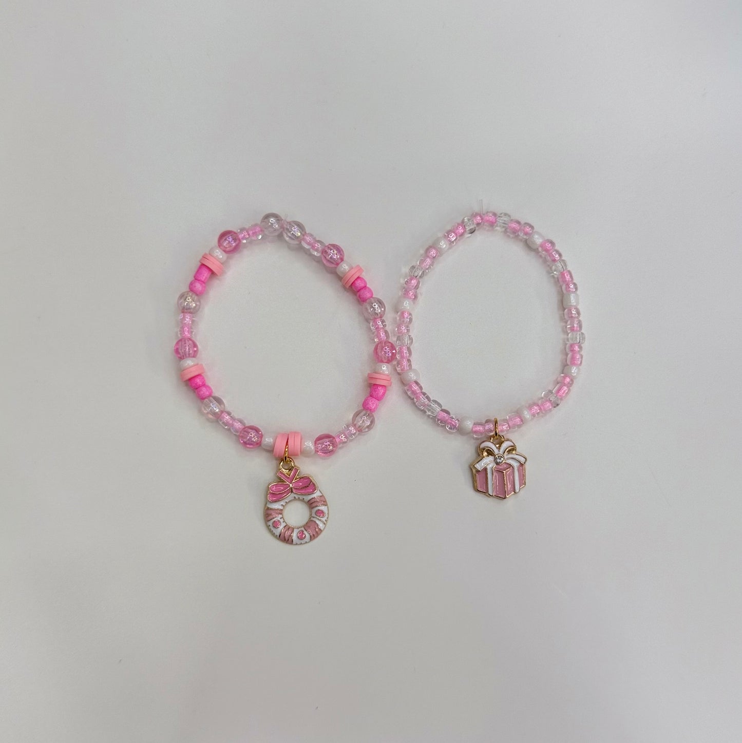 Pink present & wreath bracelet set (2)